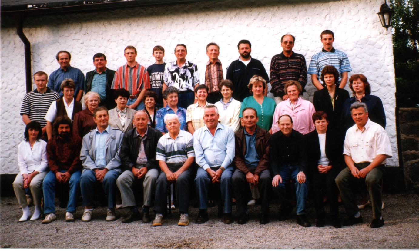Mitglieder des Rassegeflügelzüchtervereins 1998